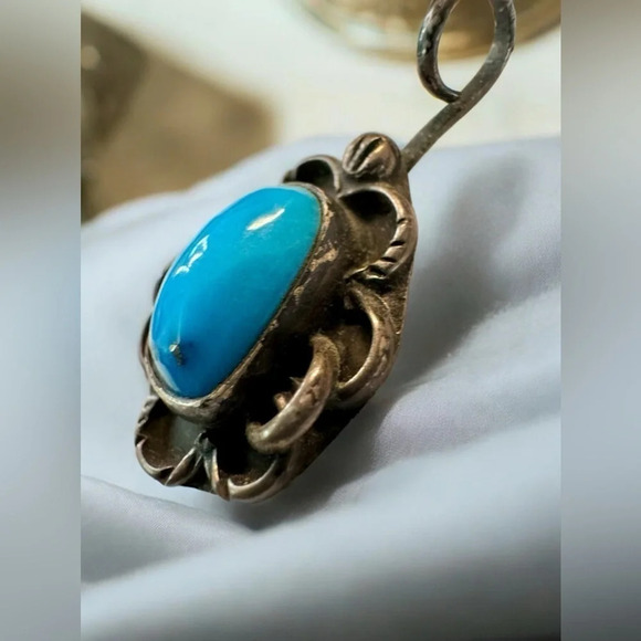 Vintage Native Sterling Turquoise Floral Pendant - Picture 3 of 10